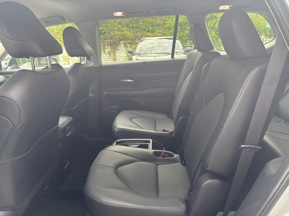 2025 Toyota Highlander - Image 30 of 31