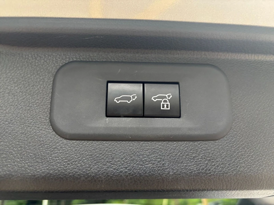 2025 Toyota Highlander - Image 26 of 31