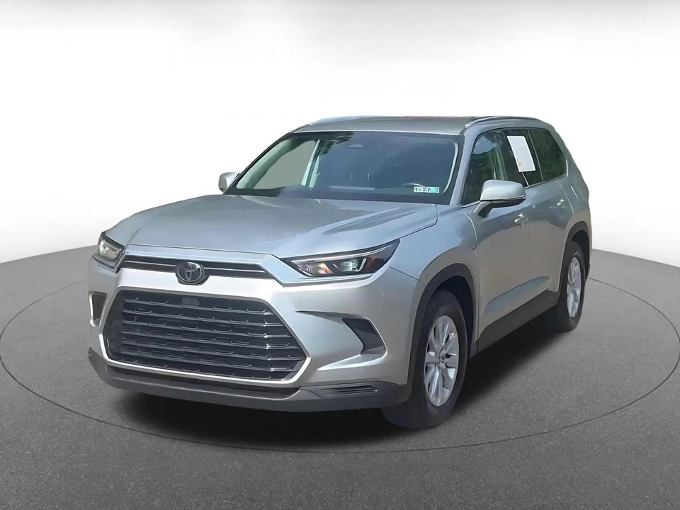 2025 Toyota Highlander - Image 7 of 31