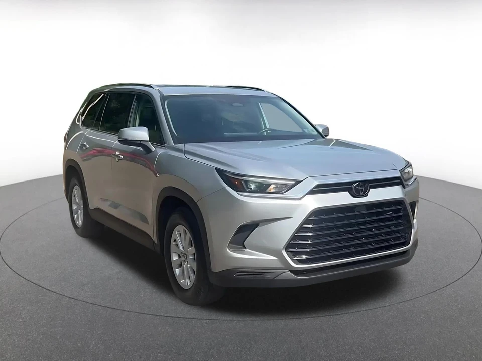 2025 Toyota Highlander - Image 3 of 31