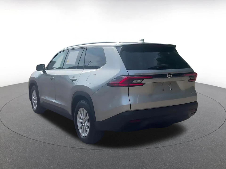 2025 Toyota Highlander - Image 12 of 31