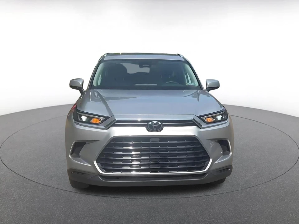 2025 Toyota Highlander - Image 4 of 31