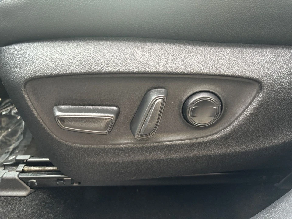 2025 Toyota Highlander - Image 24 of 31