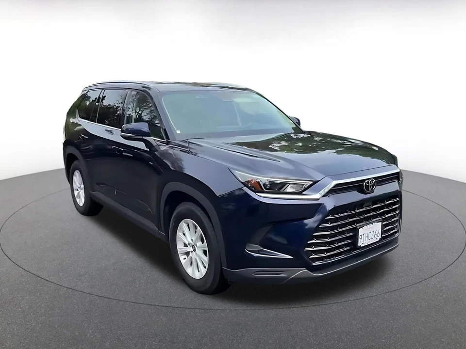 2025 Toyota Highlander - Image 3 of 31