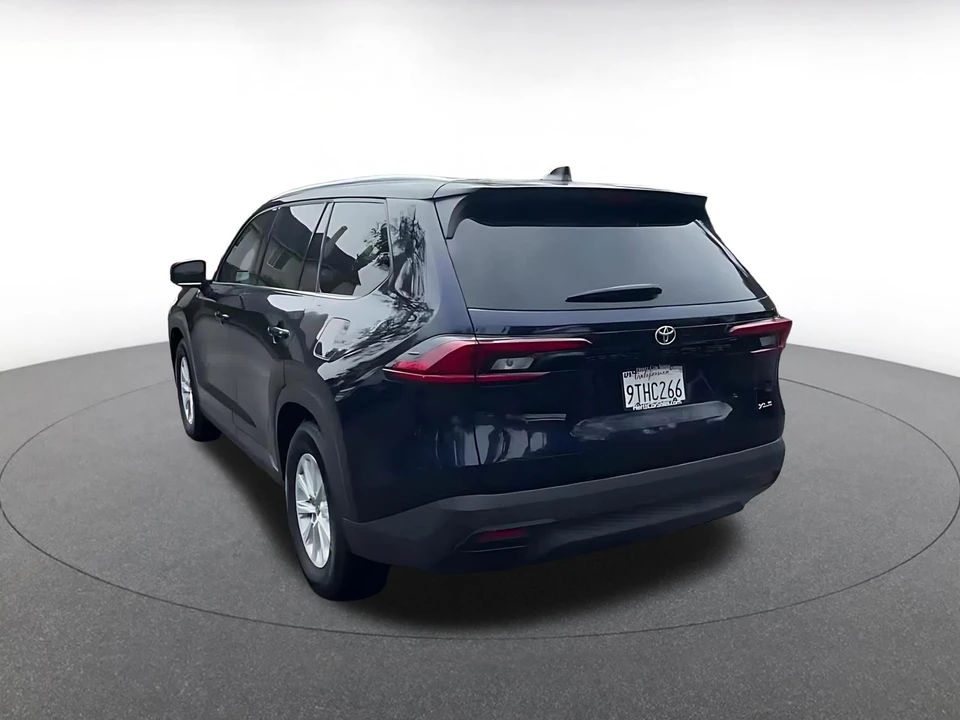 2025 Toyota Highlander - Image 12 of 31