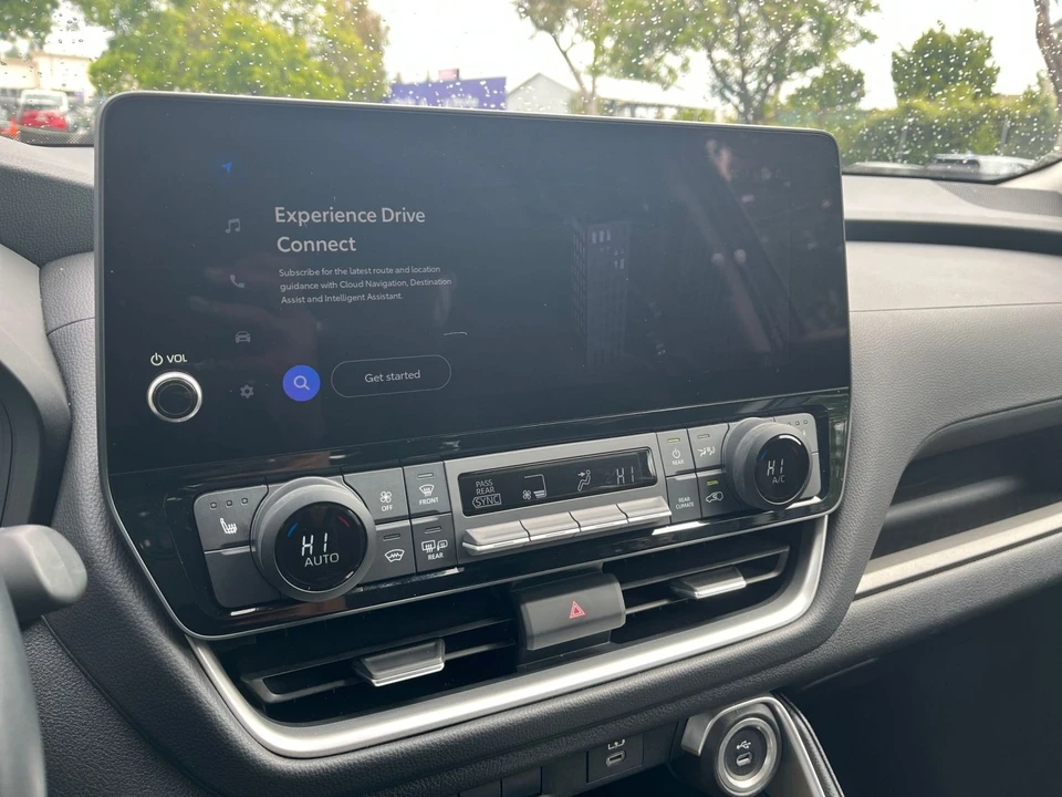 2025 Toyota Highlander - Image 18 of 31