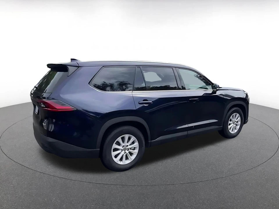 2025 Toyota Highlander - Image 16 of 31