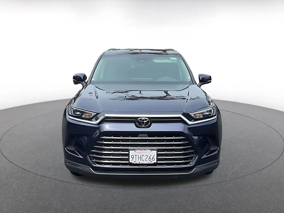 2025 Toyota Highlander - Image 4 of 31