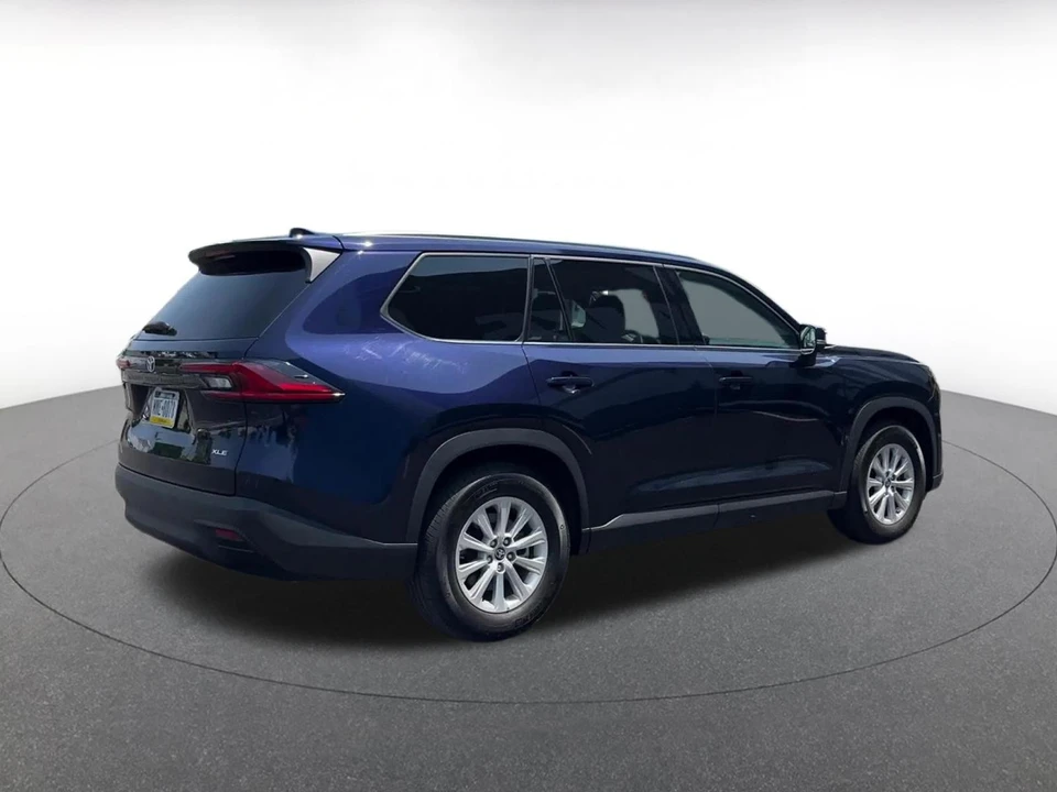 2025 Toyota Highlander - Image 14 of 31