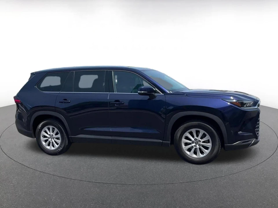 2025 Toyota Highlander - Image 18 of 31