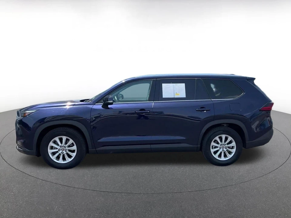 2025 Toyota Highlander - Image 9 of 31