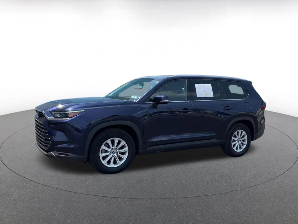 2025 Toyota Highlander - Image 8 of 31