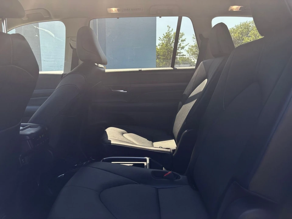 2025 Toyota Highlander - Image 31 of 31