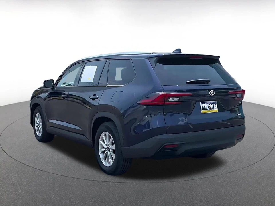2025 Toyota Highlander - Image 12 of 31