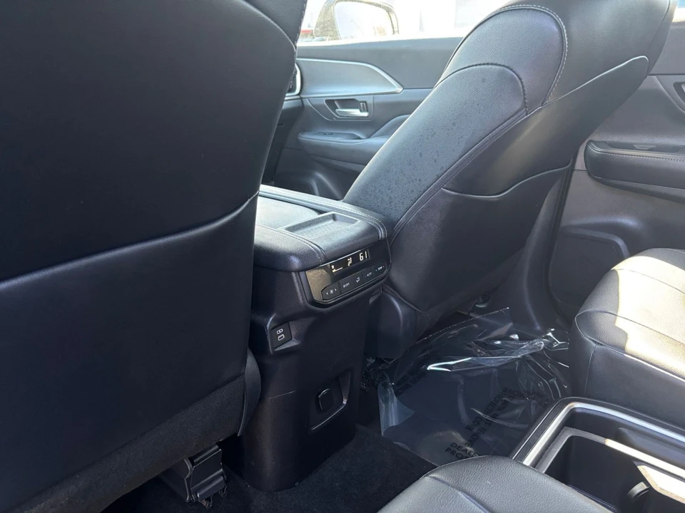 2025 Toyota Highlander - Image 27 of 31