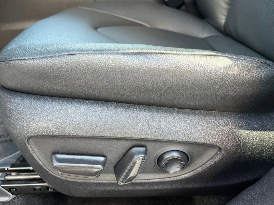 2025 Toyota Highlander - Image 25 of 31