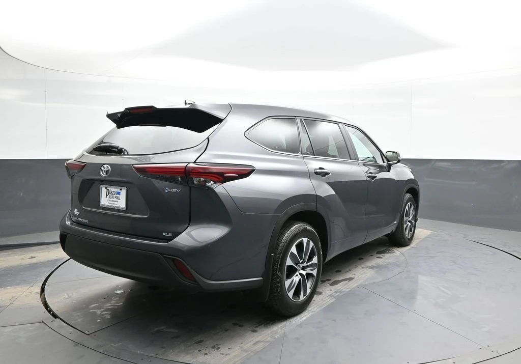 2025 Toyota Highlander - Image 6 of 12