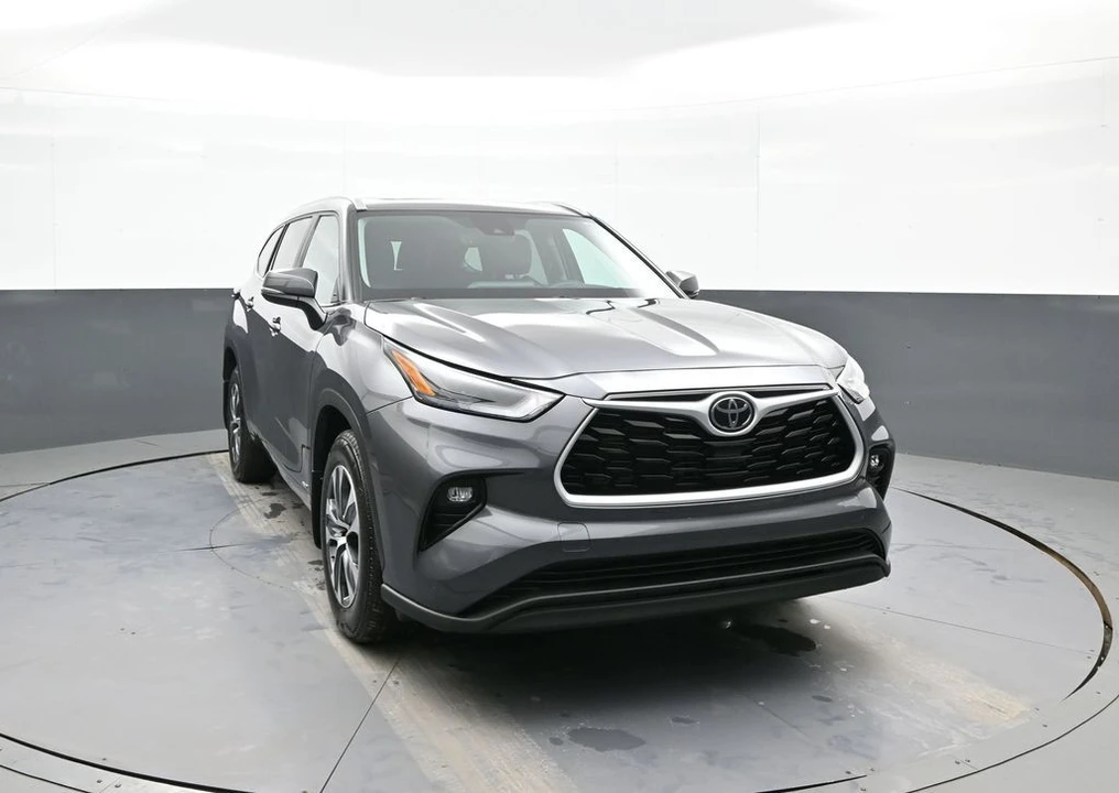 2025 Toyota Highlander - Image 3 of 12