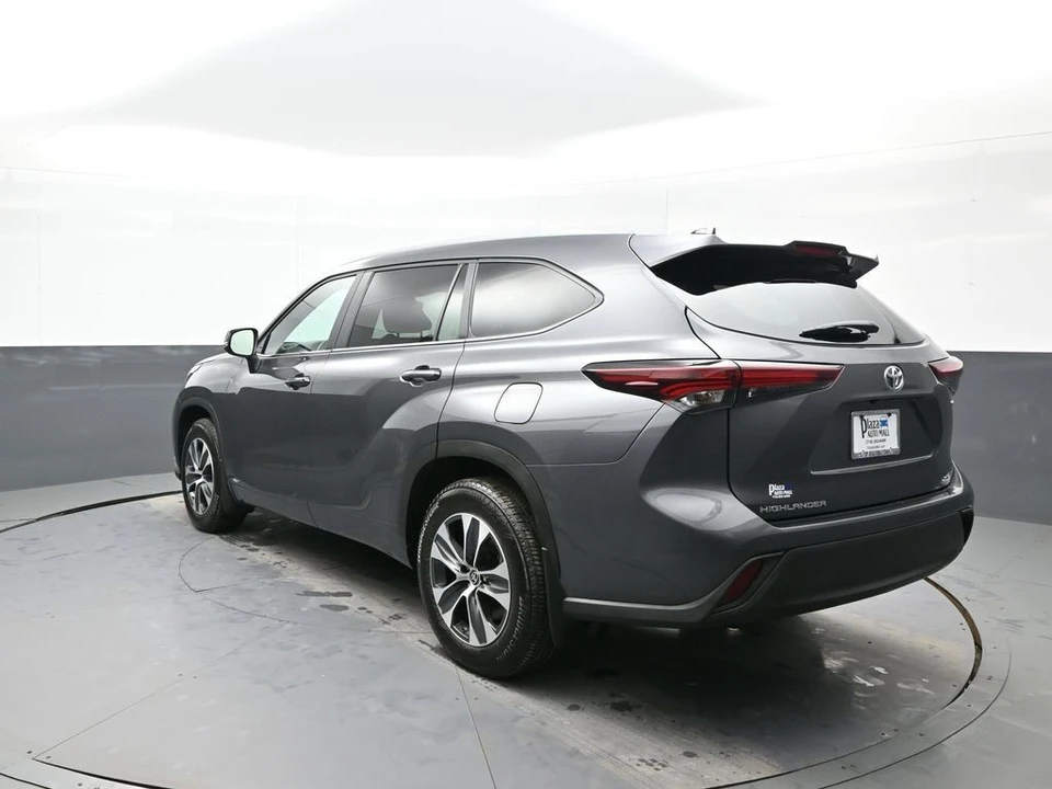 2025 Toyota Highlander - Image 8 of 12