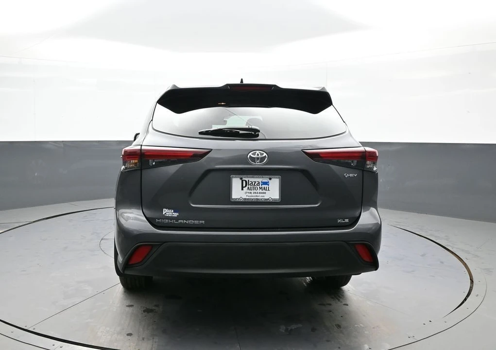 2025 Toyota Highlander - Image 7 of 12