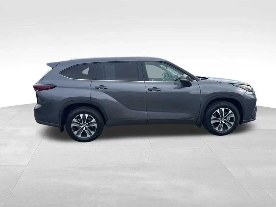 2025 Toyota Highlander - Image 6 of 12