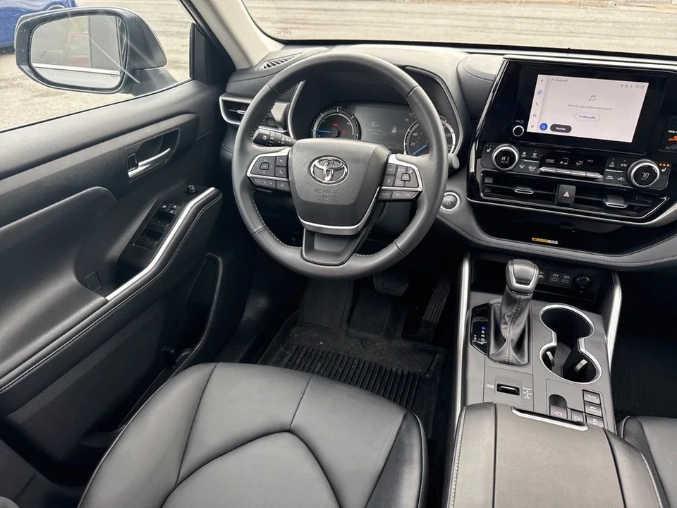 2025 Toyota Highlander - Image 10 of 12