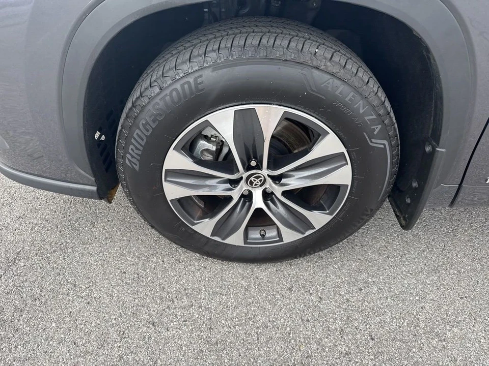 2025 Toyota Highlander - Image 9 of 12