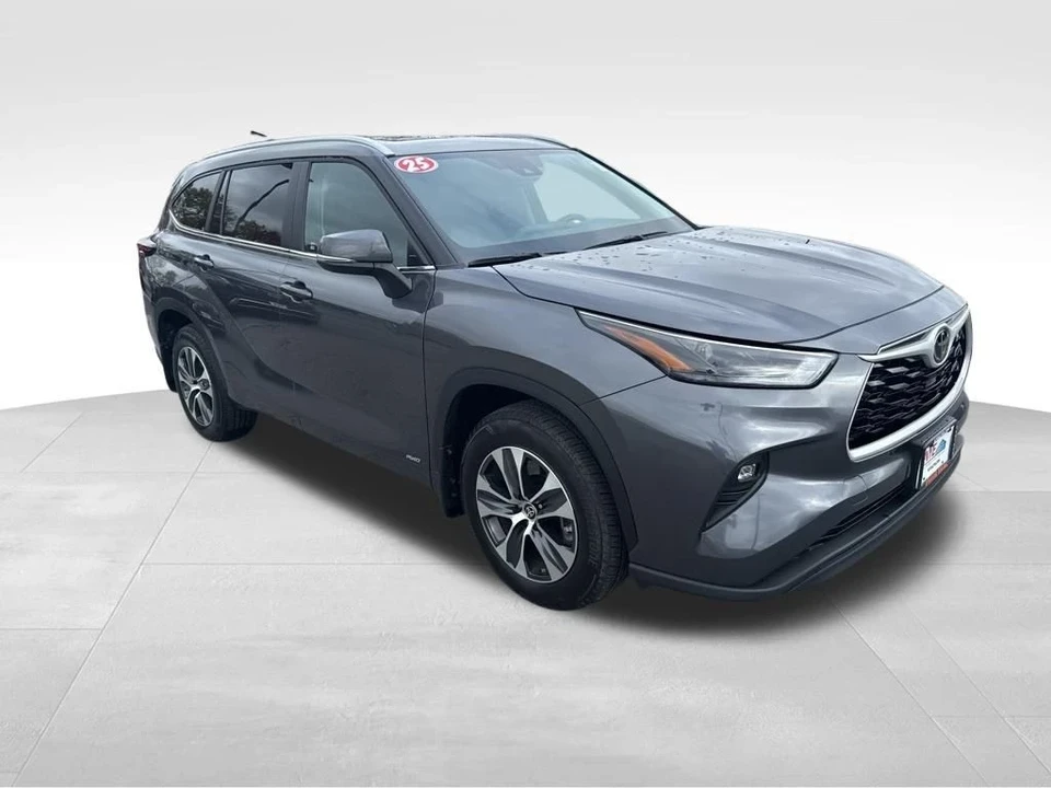 2025 Toyota Highlander - Image 7 of 12