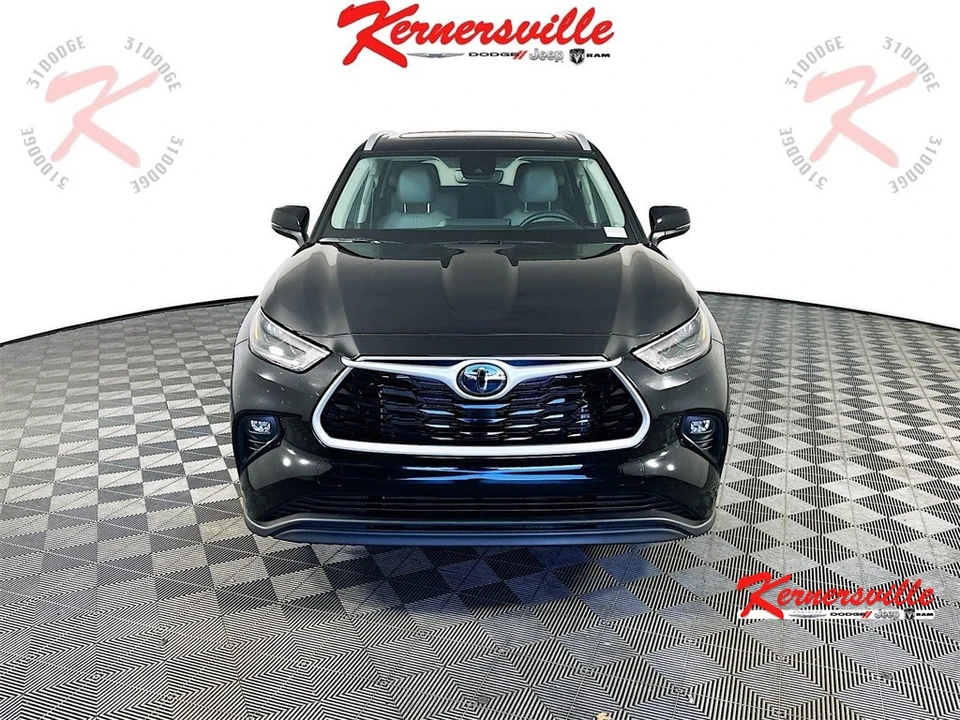 2025 Toyota Highlander - Image 2 of 21