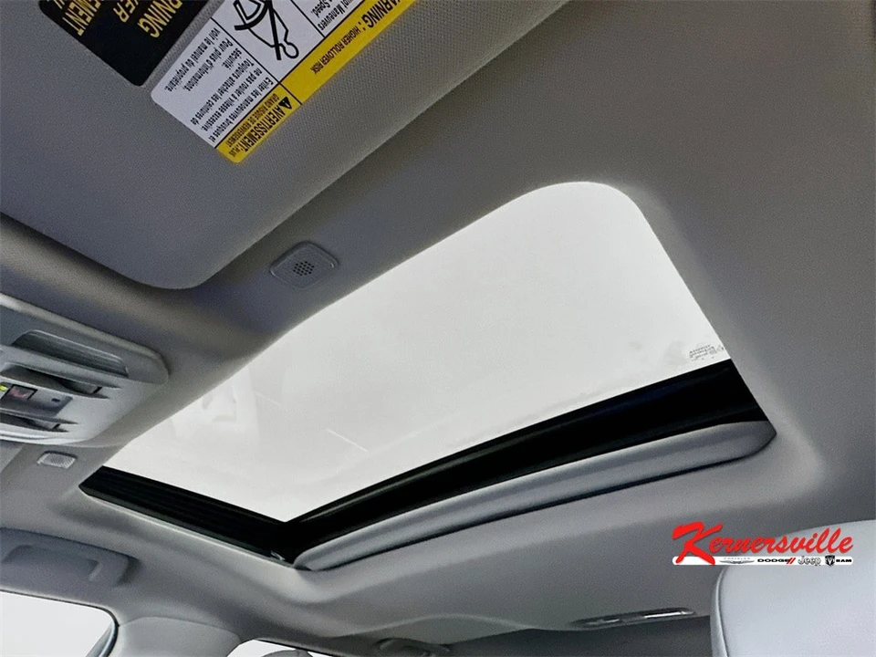 2025 Toyota Highlander - Image 20 of 21