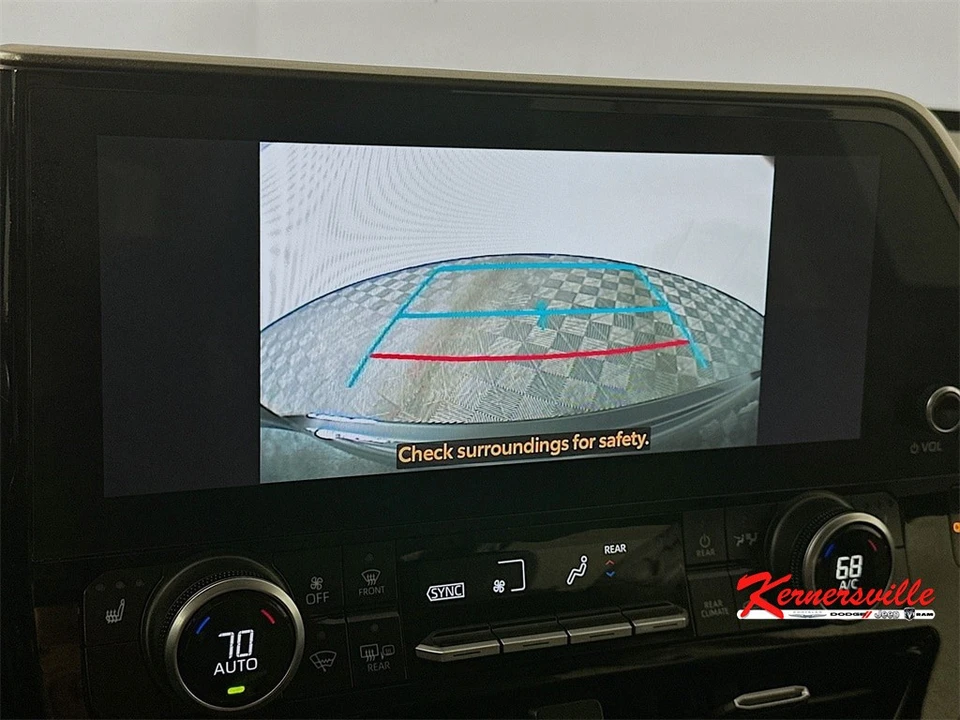 2025 Toyota Highlander - Image 19 of 21