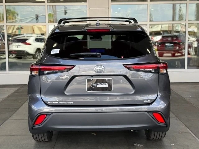 2025 Toyota Highlander - Image 10 of 12