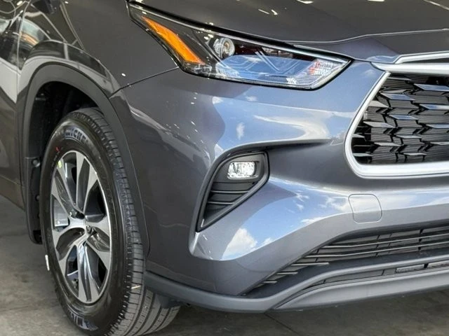 2025 Toyota Highlander - Image 8 of 12