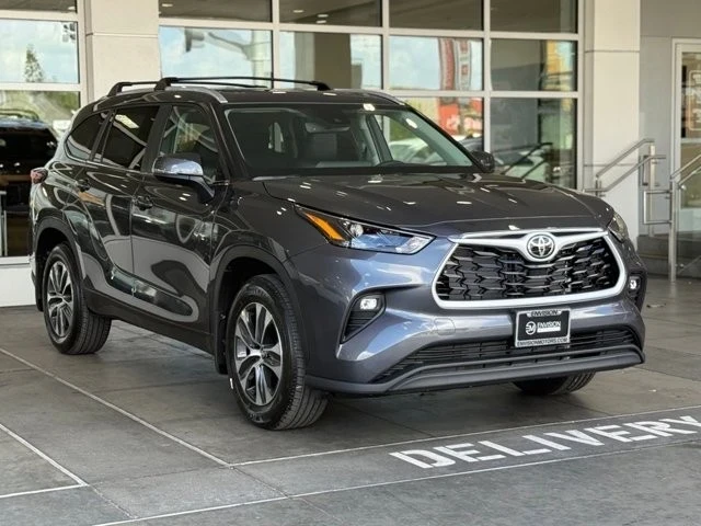 2025 Toyota Highlander - Image 6 of 12