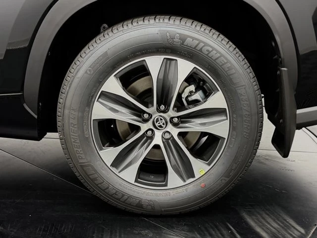 2025 Toyota Highlander - Image 10 of 12