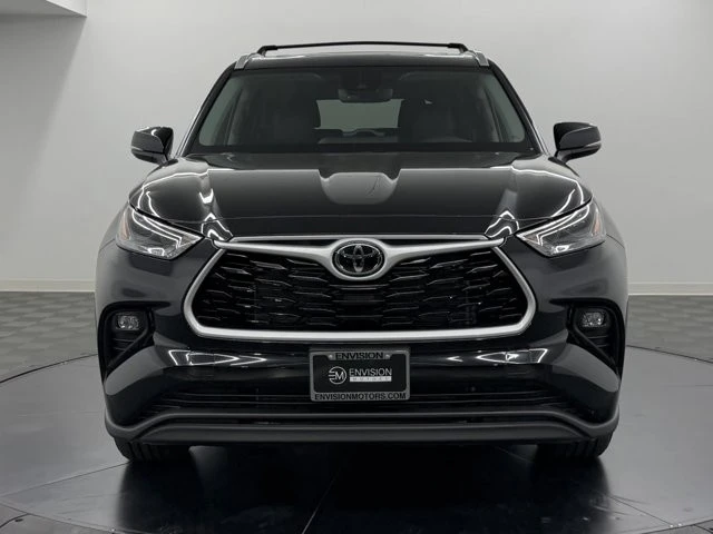 2025 Toyota Highlander - Image 3 of 12