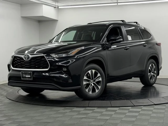 2025 Toyota Highlander - Image 2 of 12