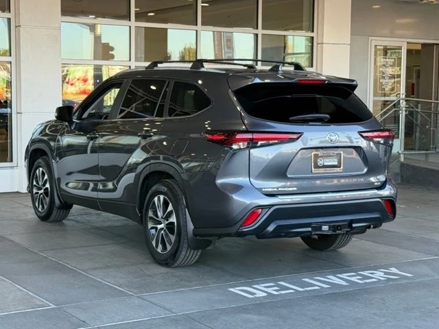 2025 Toyota Highlander - Image 10 of 12