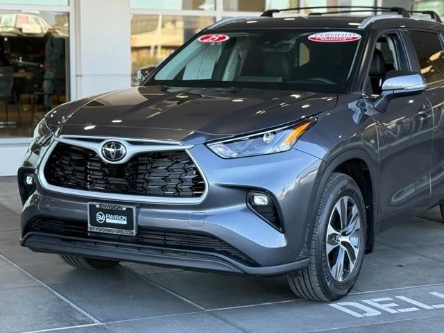 2025 Toyota Highlander - Image 3 of 12