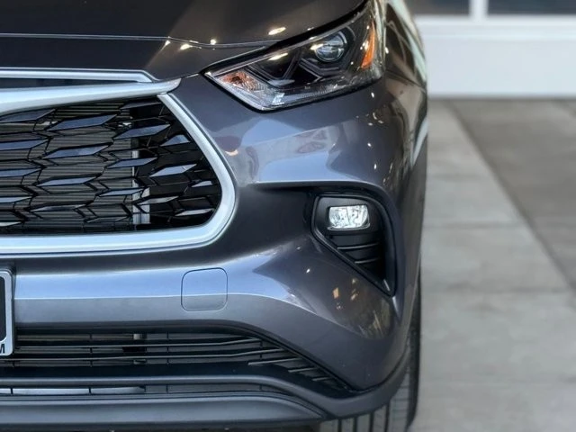 2025 Toyota Highlander - Image 6 of 12