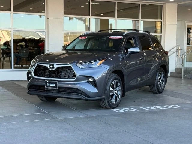 2025 Toyota Highlander - Image 2 of 12