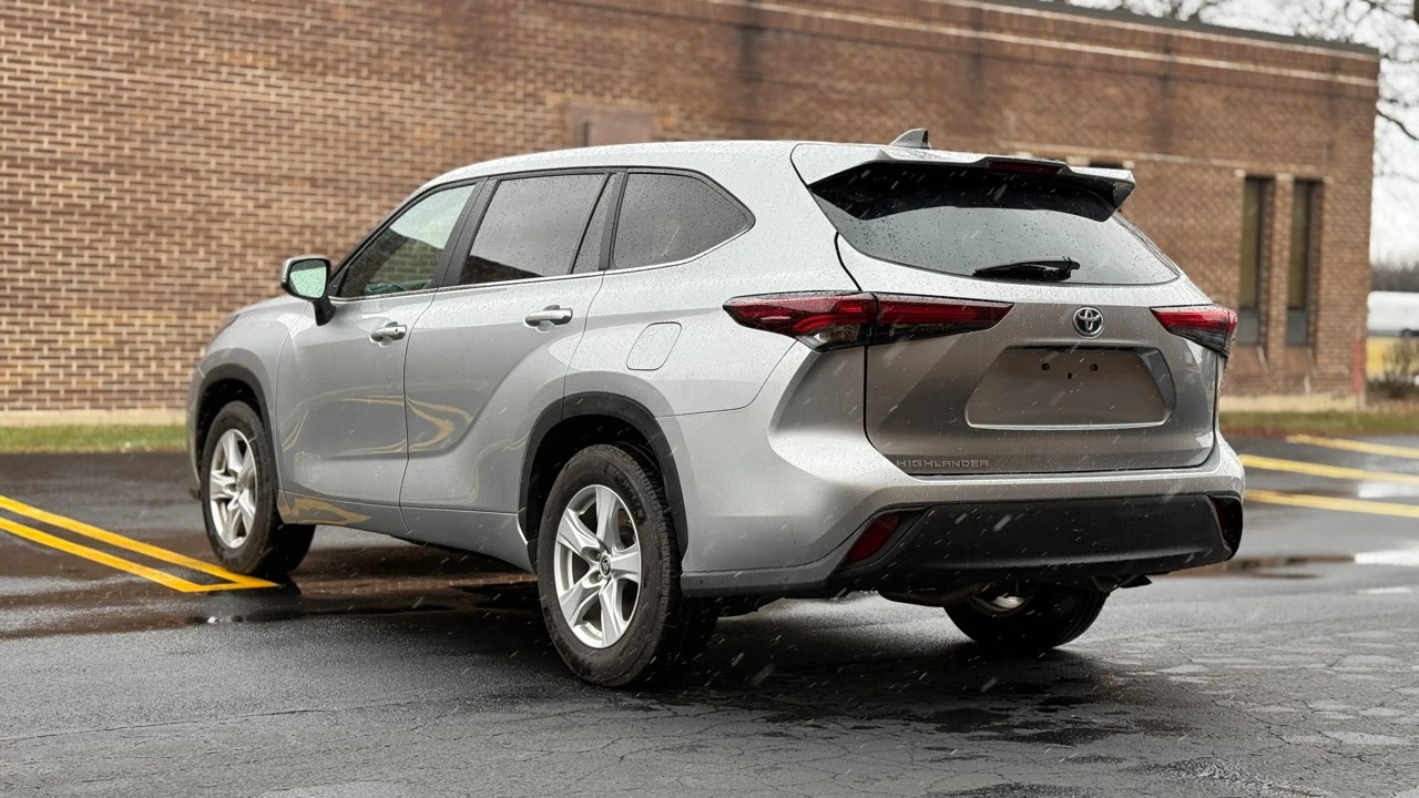 2025 Toyota Highlander - Image 5 of 21