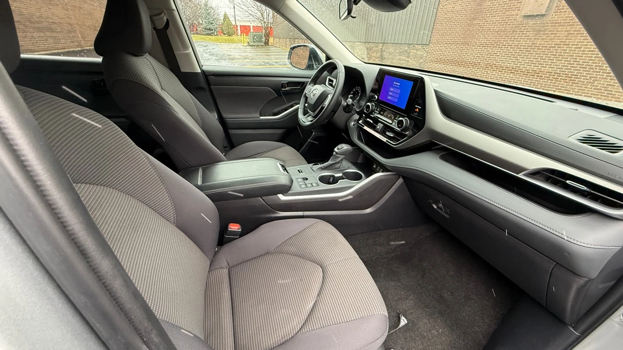 2025 Toyota Highlander - Image 11 of 21