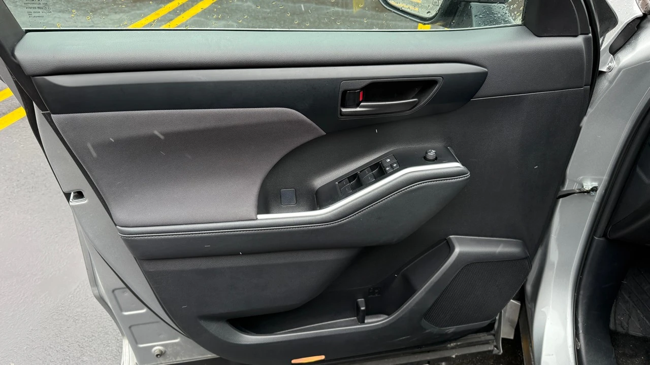 2025 Toyota Highlander - Image 20 of 21
