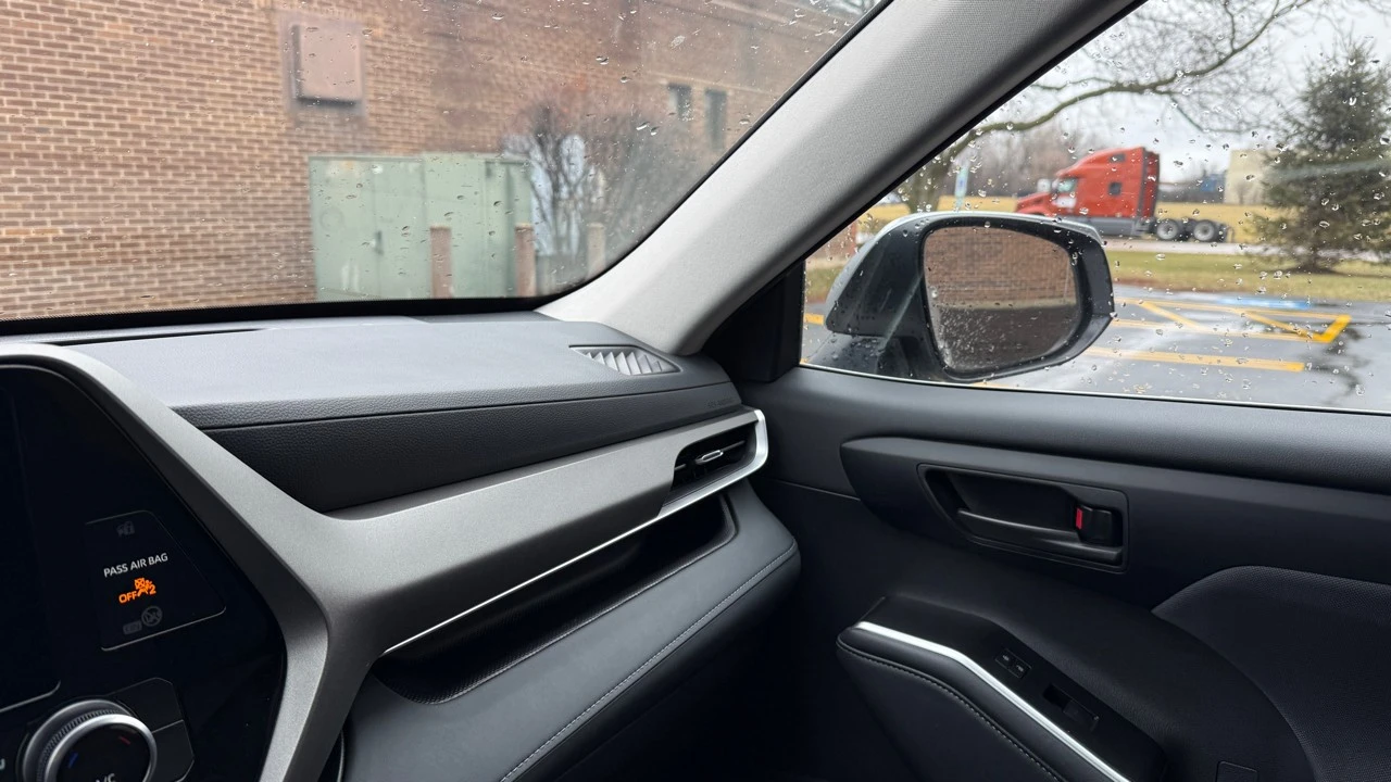 2025 Toyota Highlander - Image 19 of 21