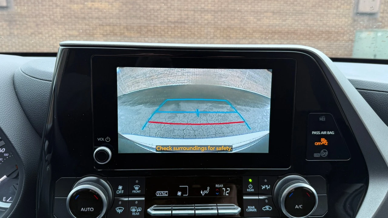 2025 Toyota Highlander - Image 17 of 21