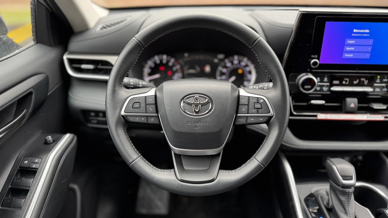 2025 Toyota Highlander - Image 13 of 21