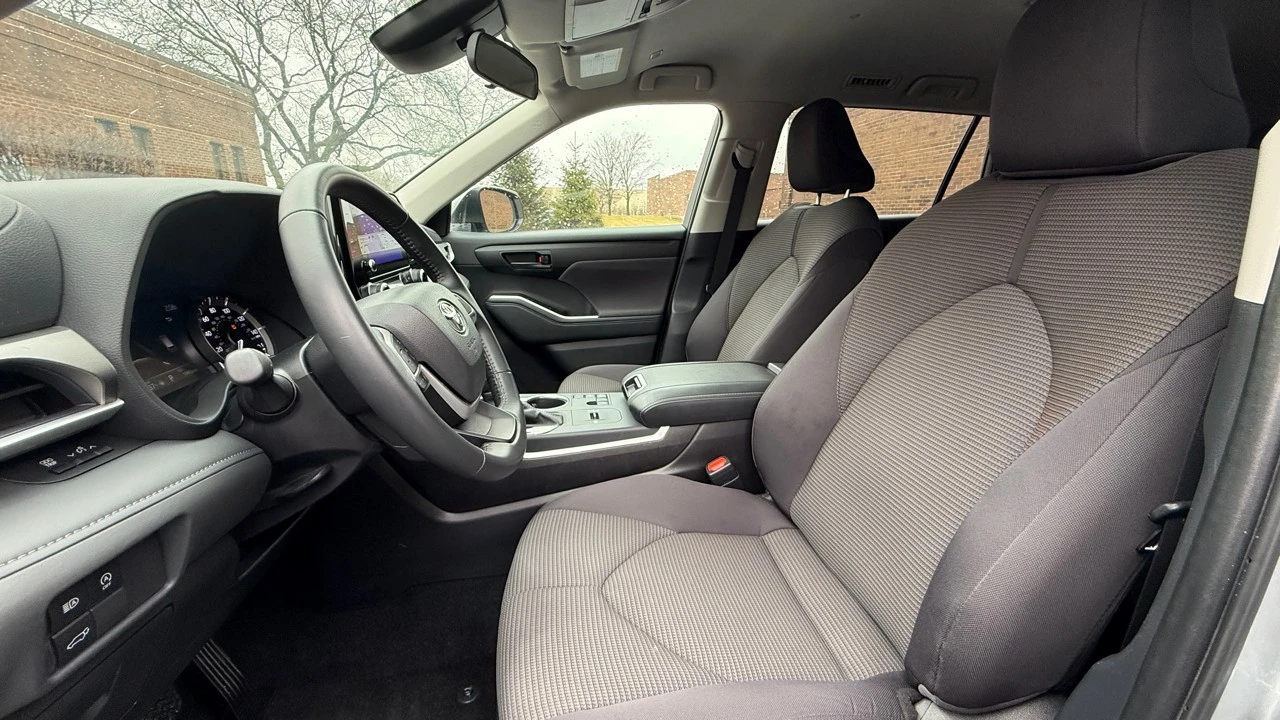 2025 Toyota Highlander - Image 10 of 21