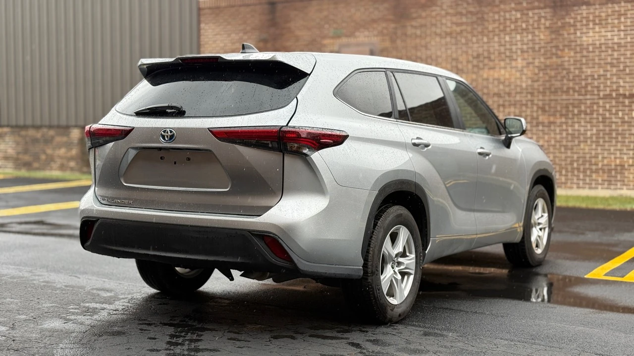 2025 Toyota Highlander - Image 7 of 21