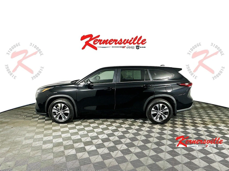 2025 Toyota Highlander - Image 4 of 21